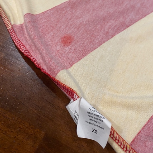 Lularoe Classic Tee XS Gryffindor Diagonal Stripe Red and Yellow - Picture 5 of 7